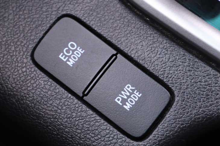 Toyota Hilux 2,8 D-4D 150kW Executive DPH