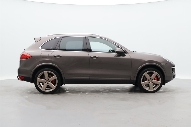 Porsche Cayenne 4.8 Turbo S 405kW DPH CZ