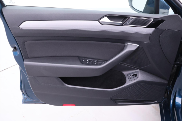 Volkswagen Passat 1,5 TSI 110kW CZ Business LED