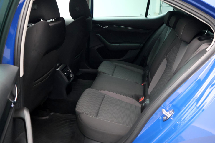 Škoda Octavia 2,0 TDI 110kW Ambition DSG CZ