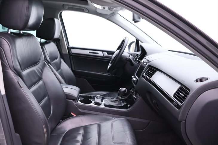 Volkswagen Touareg 3,0 TDI 176kW 4M Kůže Tažné
