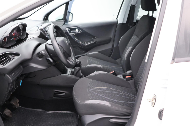 Peugeot 208 1,0 i 50kW Klimatizace