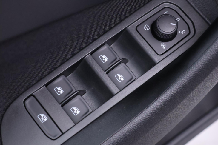 Škoda Kamiq 1,0 TSI Clever Virtual Navi DPH