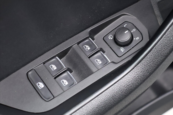 Škoda Karoq 1,6 TDI DSG Style Sport Navi