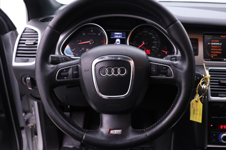 Audi Q7 3,0 TDI 4x4 7-Míst CZ 1. Maj.