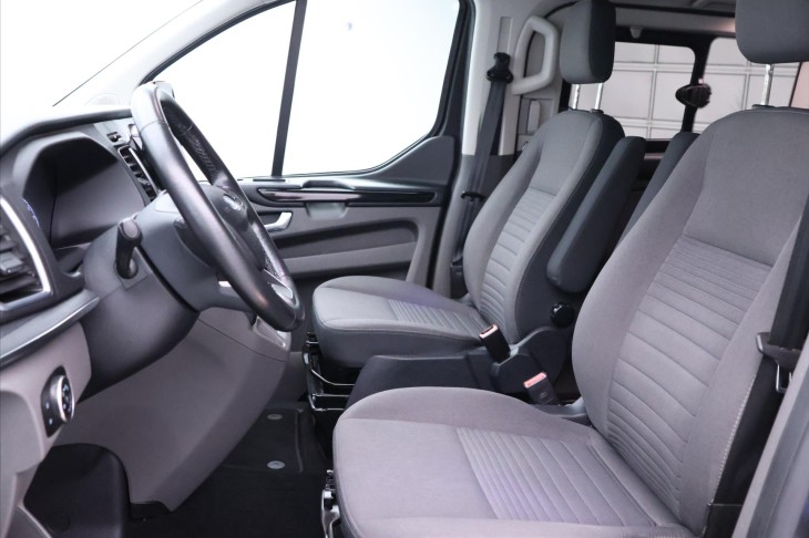Ford Tourneo Custom 2,0 TDCi Aut. CZ 8-Míst L2 DPH