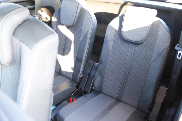 Peugeot 5008 1,6 i 133 kW GT-Line CZ 7-Míst