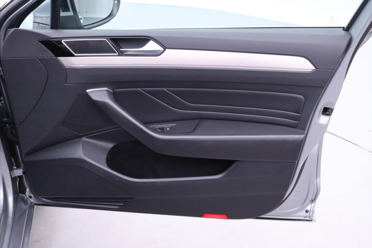 Volkswagen Passat 2,0 TDI 140kW DSG Elegance DPH