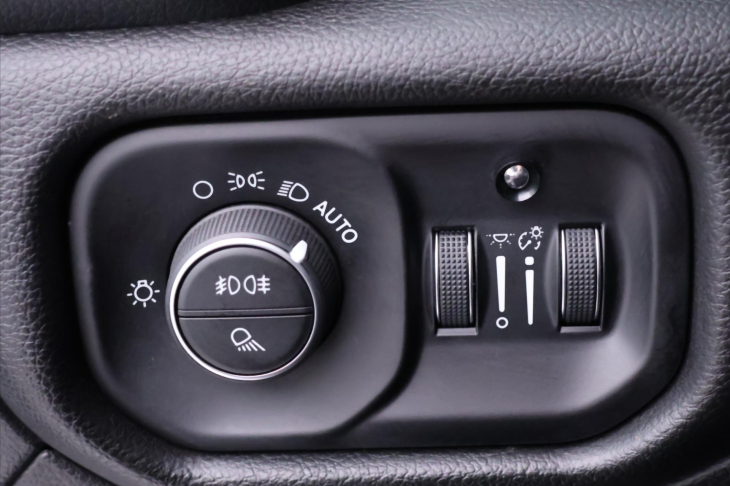 Dodge RAM 5,7 291kW 4x4 Crew Cab CZ DPH