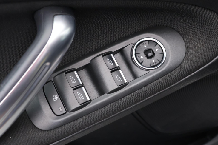 Ford S-MAX 2,0 TDCI 103KW 7 MÍST KLIMA