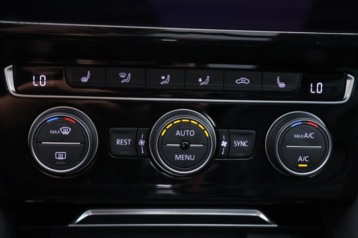 Volkswagen Passat 1,5 TSI DSG R-line Matrix DPH