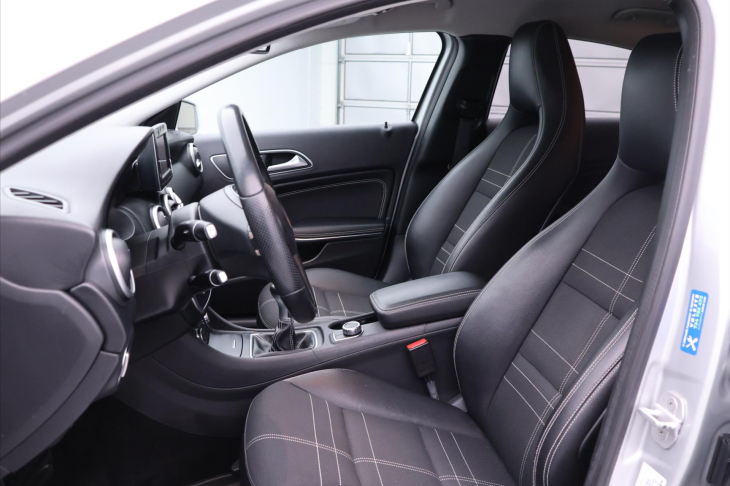 Mercedes-Benz Třídy A 1,6 180i 90kW CZ Sport Xenon