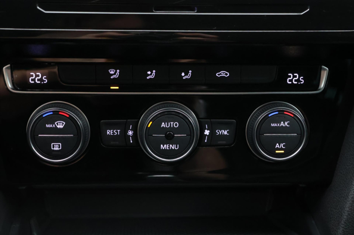 Volkswagen Passat 1,5 TSI 110kW CZ Business LED