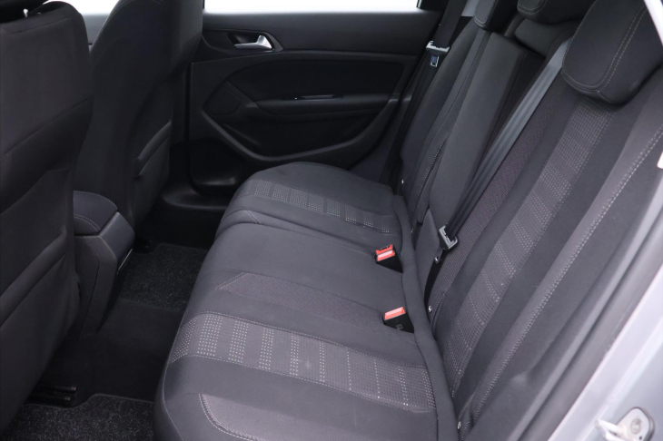 Peugeot 308 1,2 PT 96kW Allure LED Navi