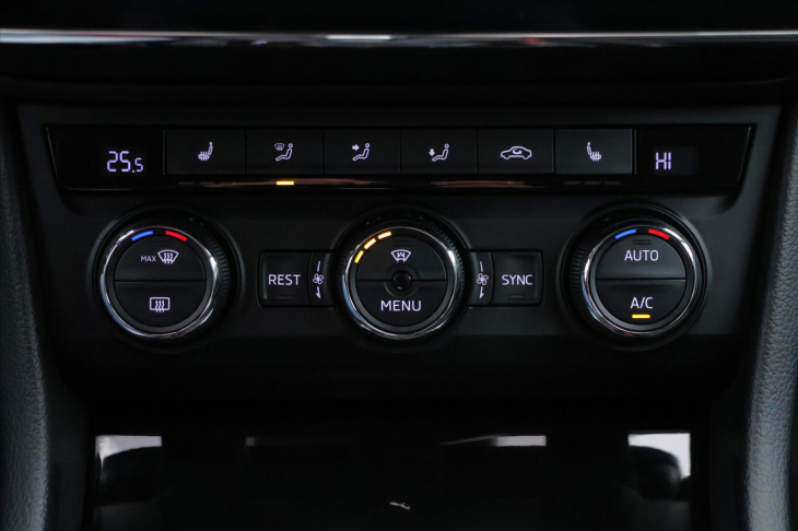 Škoda Superb 1,6 TDI 88kW DSG Style Xenon