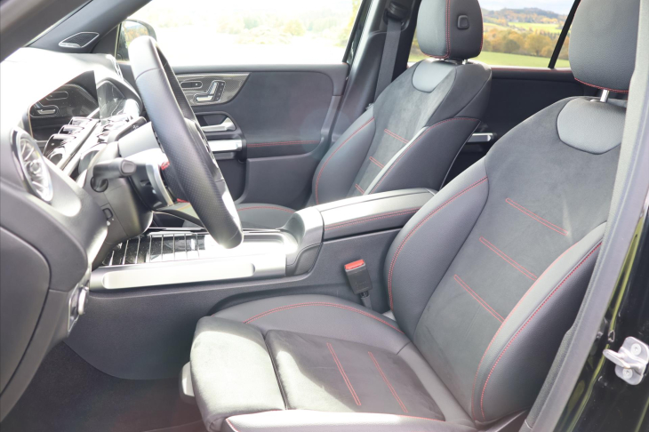 Mercedes-Benz GLB 2,0 200d 4MATIC AMG Premium +