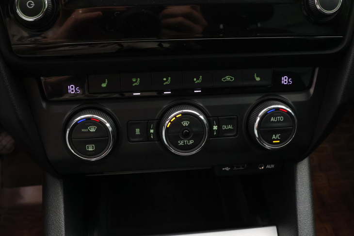 Škoda Octavia 1,6 TDI 77kW Elegance Tažné CZ