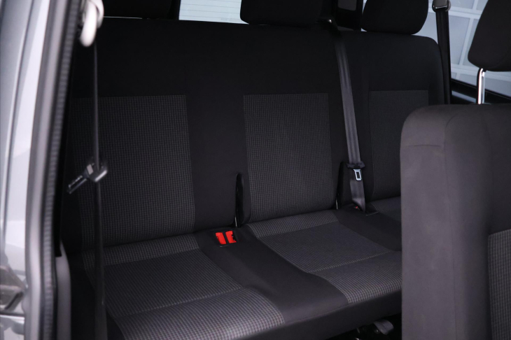 Volkswagen Transporter 2,0 TDI 110kW 9-Míst CZ DPH