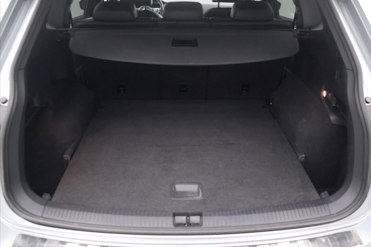 Volkswagen Tiguan 2,0 TDI 140kW 4M DSG R-Line CZ