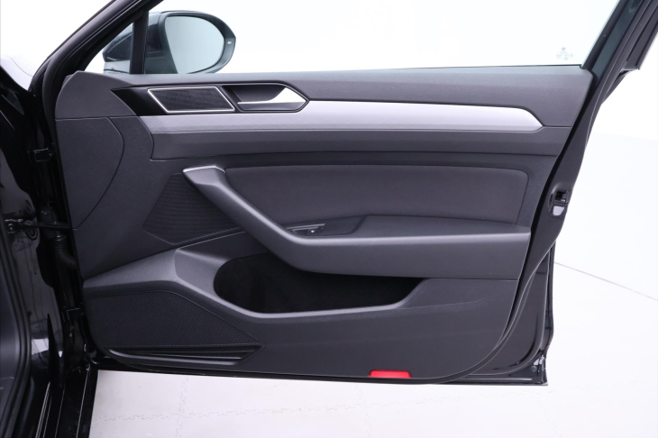 Volkswagen Passat 2,0 TDI 140kW DSG Business LED