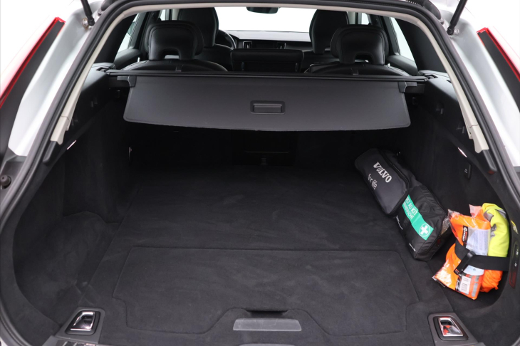 Volvo V90 2,0 T5 184kW Momentum CZ DPH