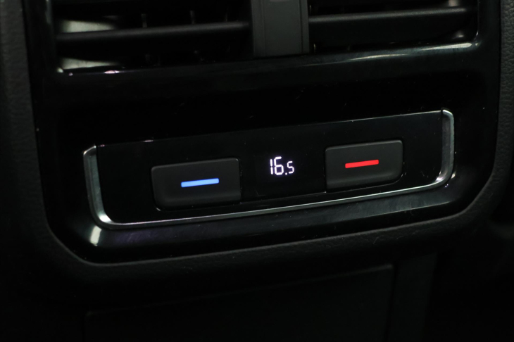 Volkswagen Passat 1,6 TDI Comfortline Navi DPH