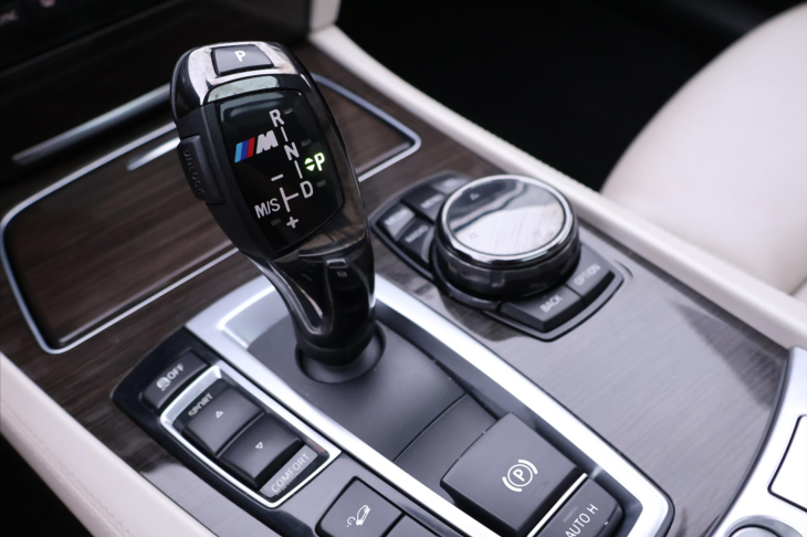 BMW Řada 7 3,0 190kW Xdrive ALU Kůže Šíbr