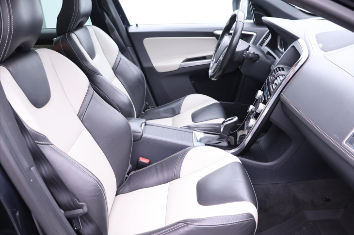 Volvo XC60 2,4 D4 140kW Aut. AWD Summum