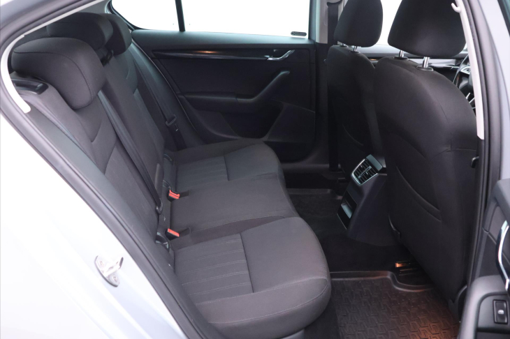 Škoda Octavia 1,6 TDI 85kW DSG CZ Style DPH
