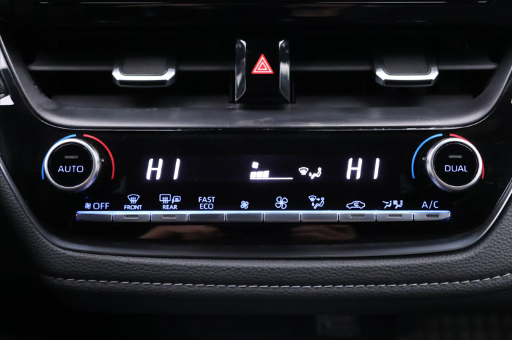 Toyota Corolla 2,0 e-CVT 112kW Executive CZ