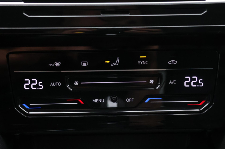 Volkswagen Passat 1,5 TSI 110kW DSG Business CZ