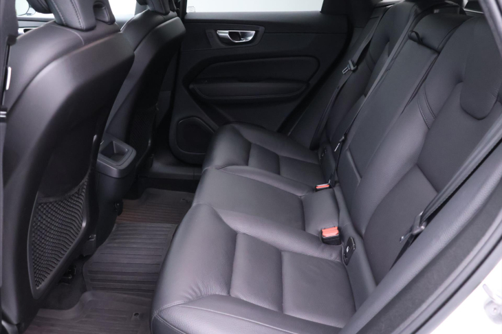 Volvo XC60 2,0 B5 173kW AWD Plus Dark CZ