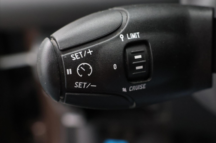 Peugeot 5008 1,6 HDI 88kW Allure 7-Míst DPH
