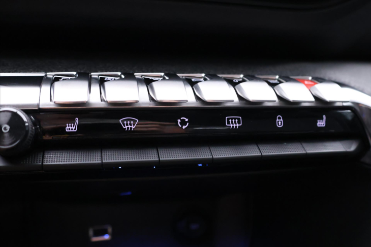 Peugeot 5008 1,2 PT 96kW CZ Allure 7-Míst