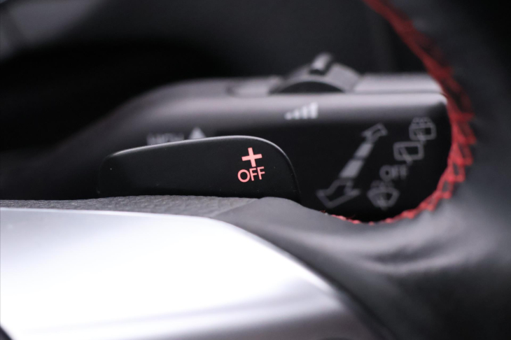 Volkswagen Golf 2.0 GTI 155kW DSG Xenon CZ