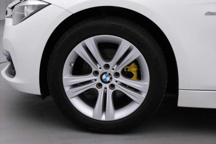 BMW Řada 3 2,0 320i 135kW CZ xDrive Sport
