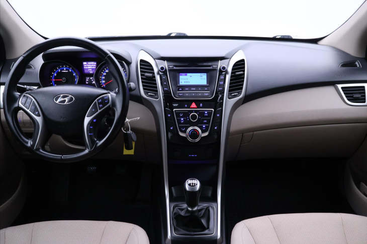 Hyundai i30 1,6 GDi 99kW CZ Trikolor Plus