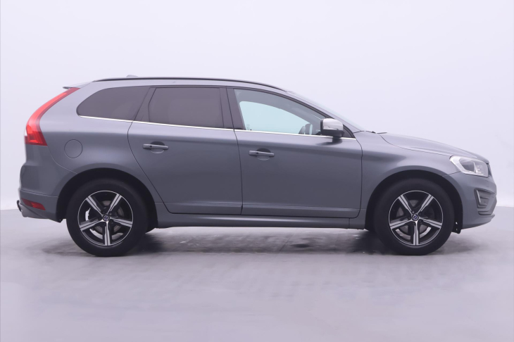 Volvo XC60 2,4 D5 AWD R-Design Serv.Kniha