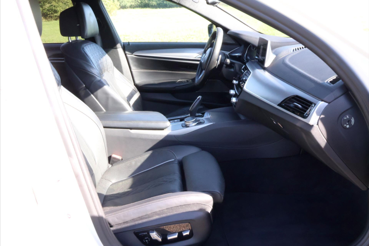 BMW Řada 5 3,0 530d 195kW xDrive CZ