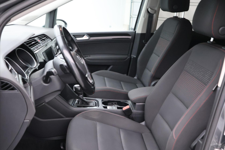 Volkswagen Touran 1.4 TSI 110kW DSG 7-Míst 1.Maj.