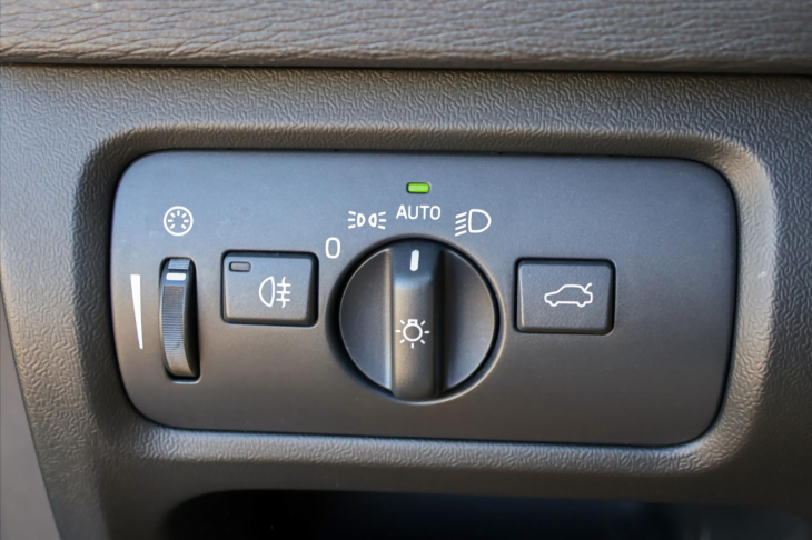 Volvo V40 2,0 D2 Aut. Cross Country 1Maj