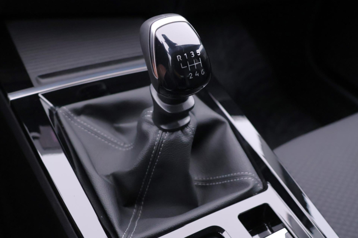 Opel Astra 1,2 Turbo 81kW Edition CZ