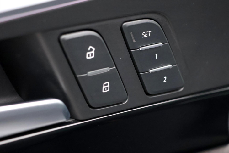 Audi A4 3,0 TDI 200kW quattro Navi