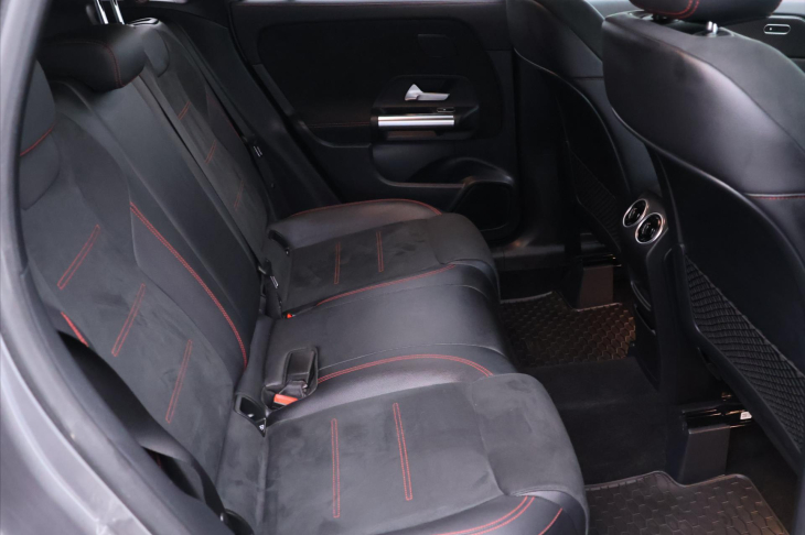 Mercedes-Benz GLA 2,0 220d 140kW 4Matic CZ LED