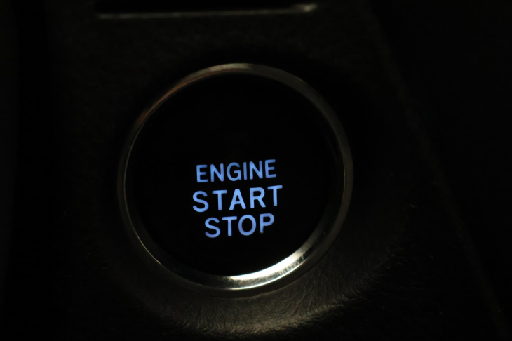 Toyota Avensis 2,0 D-4D 105kW Navi LED Tempo