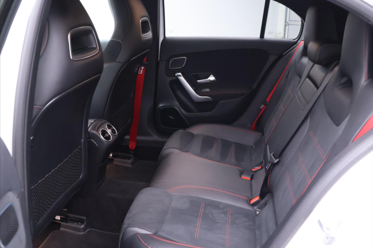 Mercedes-Benz Třídy A 2,0 35 AMG 225kW CZ DPH