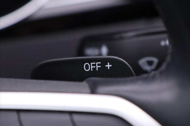 Volkswagen Passat 2,0 TDI DSG Business 1.Maj DPH