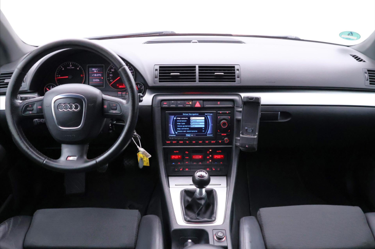 Audi A4 2,7 TDI 132kW S-Line Xenon