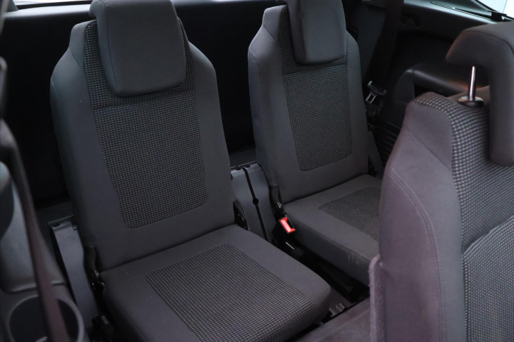 Peugeot 5008 1,6 HDI 120k CZ Allure 7-Míst