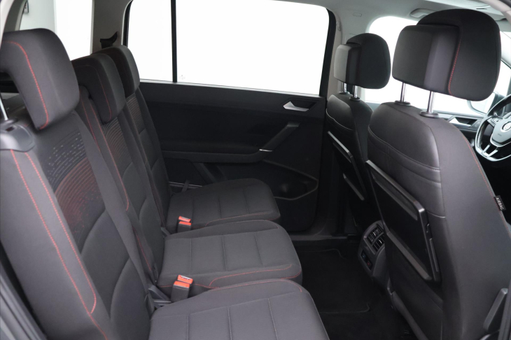 Volkswagen Touran 1.4 TSI 110kW DSG 7-Míst 1.Maj.